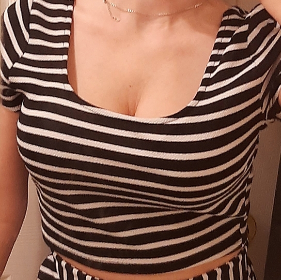 Trixxi Matching Cropped Top/Skirt Outfit Blk/Wh Striped CrisCross Open Back Sz 1 - Picture 3 of 9